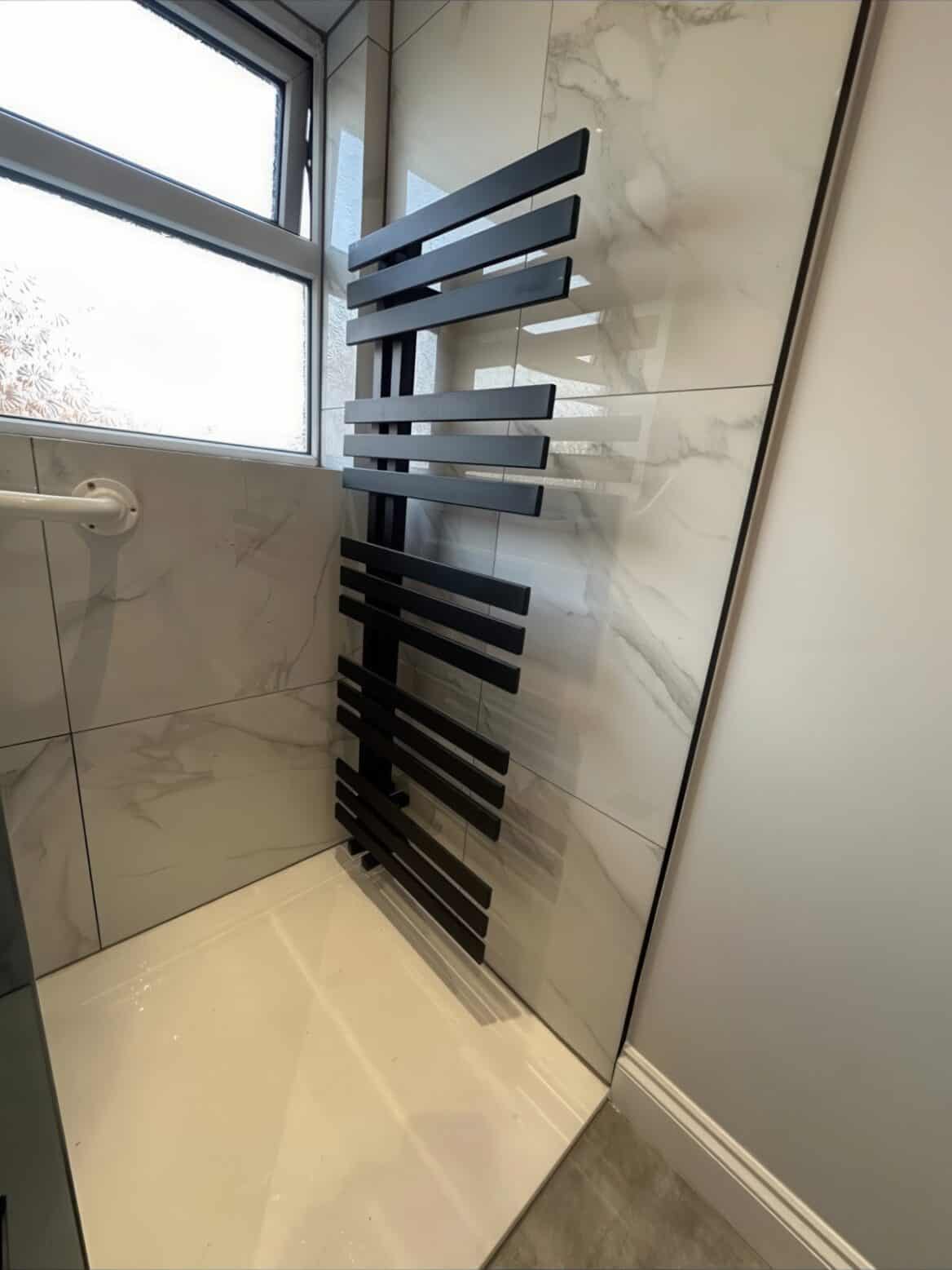 Light Filled Minimalism Bathroom Refurb 03xl