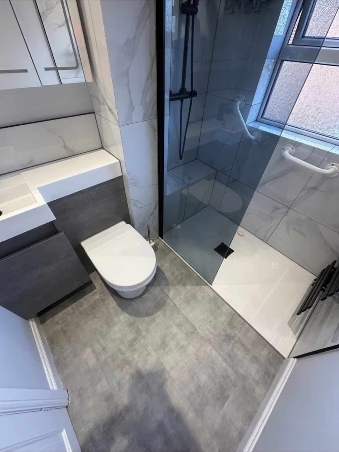 Light Filled Minimalism Bathroom Refurb 05xl