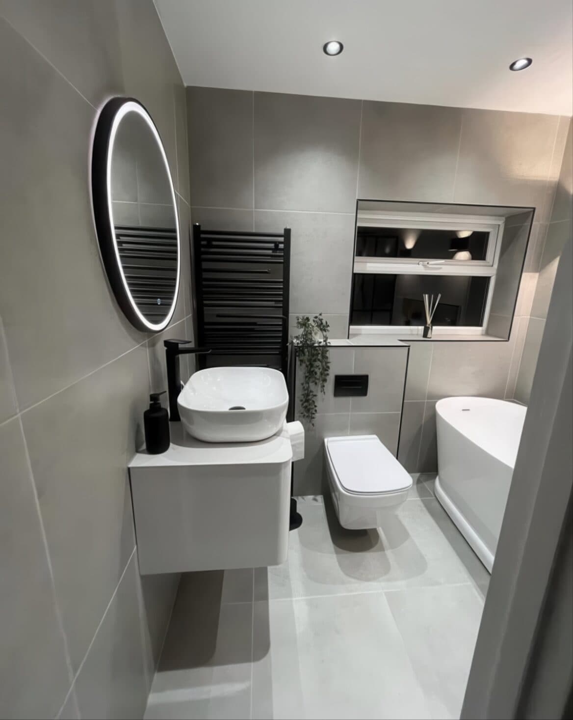 Luxury Hotel Chic Bathroom Refurb 01xl